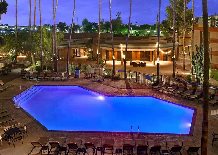 Doubletree By Hilton Phoenix-